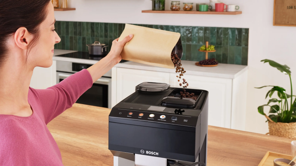 Bosch TPE40307 Tam Otomatik Kahve Makinesi VeroCafe Metalik inoks gümüş, Piyano siyah