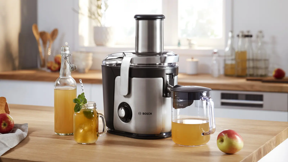Bosch MES4010 VitaJuice Geleneksel Katı Meyve Sıkacağı VitaJuice 4 1200 W Gümüş, Siyah