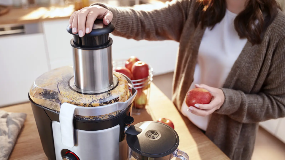 Bosch MES4010 VitaJuice Geleneksel Katı Meyve Sıkacağı VitaJuice 4 1200 W Gümüş, Siyah