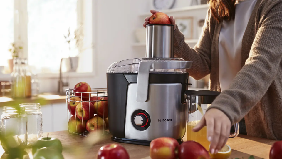 Bosch MES4010 VitaJuice Geleneksel Katı Meyve Sıkacağı VitaJuice 4 1200 W Gümüş, Siyah